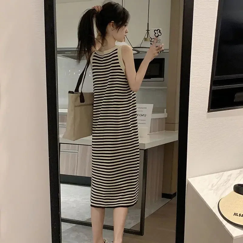 Vest dress dress 2024 spring new slit hemline at hem sleeveless knitted dress mid-length loose sleeveless dress
